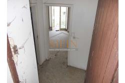 Casa con giardino - Carife, via Del Battista, proponiamo in vendita casa singola di mq. 100,00 da ristrutturare con piccolo giardino privato