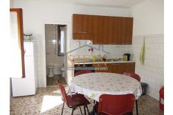 Due Case con giardino - Trevico (AV), alla via San Vito, in prossimit della chiesetta dell'omonimo Santo, proponiamo in vendita piccolo compendio immobiliare composto da due abitazione indipendenti contigue di complessivi mq. 206 oltre corte di mq. 300,00 ca.