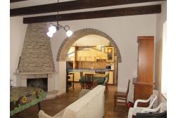 Casa indipendente - Trevico (AV), alla via San Vito, in prossimit della chiesetta dell'omonimo Santo, proponiamo in vendita casa indipendente di complessivi mq. 120,00 oltre corte condominiale di mq. 300,00