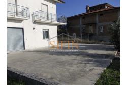 Villa con Giardino - Frigento (AV) lacalit Pagliara via Mattine, a soli 650 metri dal futuro svincolo della Contursi-Lioni-Grottaminarda, proponiamo in vendita villa di mq. 180,00 ca. oltre giardino