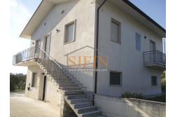 Villa con Giardino - Frigento (AV) lacalit Pagliara via Mattine, a soli 650 metri dal futuro svincolo della Contursi-Lioni-Grottaminarda, proponiamo in vendita villa di mq. 180,00 ca. oltre giardino