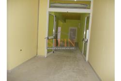 Locale di mq. 700,00 - Ariano Irpino (AV), via Fontananuova, in prossimit del supermercato PAM, proponiamo in locazione locale di mq. 700,00 ca. con ampio parcheggio