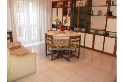 Appartamento indipendente - San Sossio Baronia (AV) via Aniello Coppola, (adiacente piazza Tre Cannelle) proponiamo in vendita appartamento di complessivi mq. 85,00, con ingresso indipendente