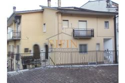 Appartamento indipendente - San Sossio Baronia (AV) via Aniello Coppola, (adiacente piazza Tre Cannelle) proponiamo in vendita appartamento di complessivi mq. 85,00, con ingresso indipendente