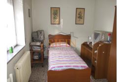 Casa con Terreno - Grottaminarda, via Fontanelle (SS91) in prima periferia, proponiamo in vendita fabbricato di mq. 145,00 oltre veranda di mq. 12,00 e balcone (portico) di mq. 11,00 con mq. 4.300,00 di terreno edificabile.