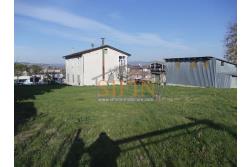 Casa con Terreno - Grottaminarda, via Fontanelle (SS91) in prima periferia, proponiamo in vendita fabbricato di mq. 145,00 oltre veranda di mq. 12,00 e balcone (portico) di mq. 11,00 con mq. 4.300,00 di terreno edificabile.