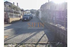 Casa con Terreno - Grottaminarda, via Fontanelle (SS91) in prima periferia, proponiamo in vendita fabbricato di mq. 145,00 oltre veranda di mq. 12,00 e balcone (portico) di mq. 11,00 con mq. 4.300,00 di terreno edificabile.