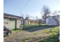 Casa con Terreno - Grottaminarda, via Fontanelle (SS91) in prima periferia, proponiamo in vendita fabbricato di mq. 145,00 oltre veranda di mq. 12,00 e balcone (portico) di mq. 11,00 con mq. 4.300,00 di terreno edificabile.