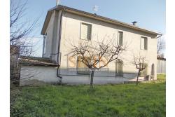 Casa con Terreno - Grottaminarda, via Fontanelle (SS91) in prima periferia, proponiamo in vendita fabbricato di mq. 145,00 oltre veranda di mq. 12,00 e balcone (portico) di mq. 11,00 con mq. 4.300,00 di terreno edificabile.