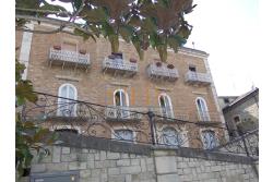 Appartamento storico - appartamento in vendita a Savignano Irpino sulla centralissima Piazza Umberto I