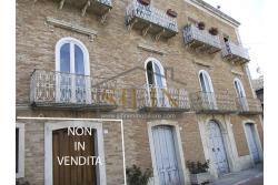 Appartamento storico - appartamento in vendita a Savignano Irpino sulla centralissima Piazza Umberto I