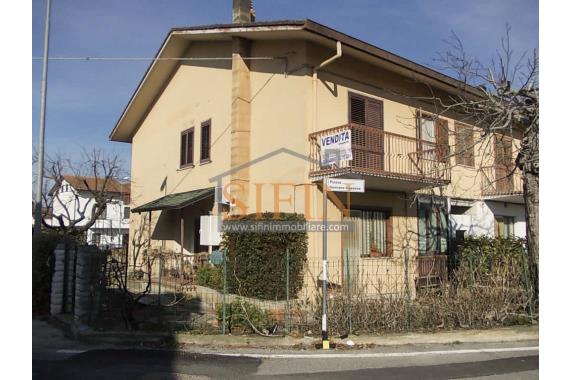 Villetta a schiera con giardino - Vendita - Melito Irpimo