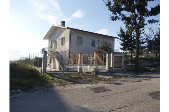 Villa con Giardino - Vendita - Frigento (AV)