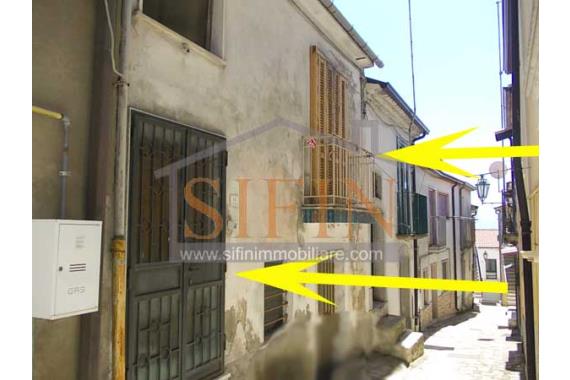 Casa Singola Centro Storico - Vendita - Frigento via Vico II di via Duomo