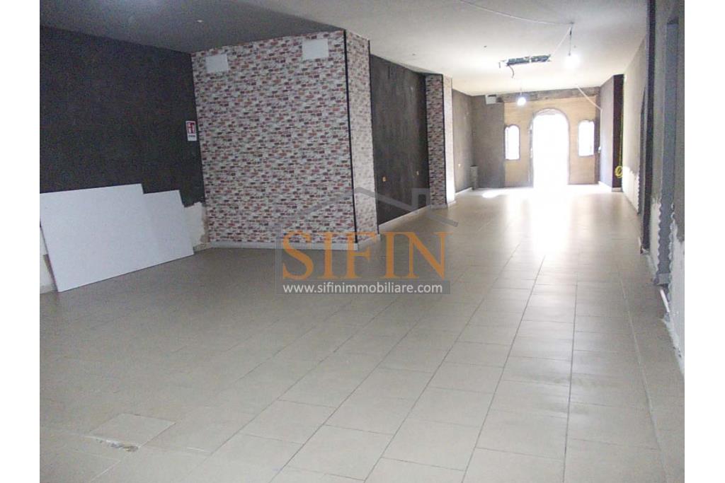 Locale Commerciale - Grottaminarda, in zona centralissima, C/so V. Veneto, in prossimit di piazza XVI marzo, proponiamo in locazione locale commerciale di mq. 160,00 ca.