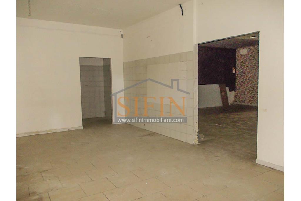 Locale Commerciale - Grottaminarda, in zona centralissima, C/so V. Veneto, in prossimit di piazza XVI marzo, proponiamo in locazione locale commerciale di mq. 160,00 ca.