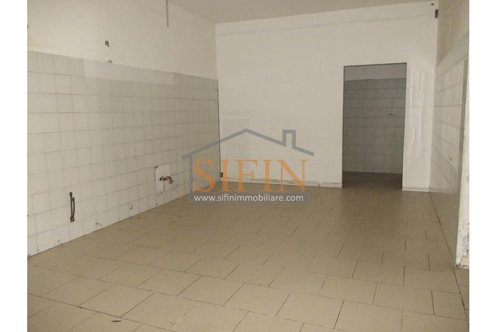 Locale Commerciale - Grottaminarda, in zona centralissima, C/so V. Veneto, in prossimit di piazza XVI marzo, proponiamo in locazione locale commerciale di mq. 160,00 ca.