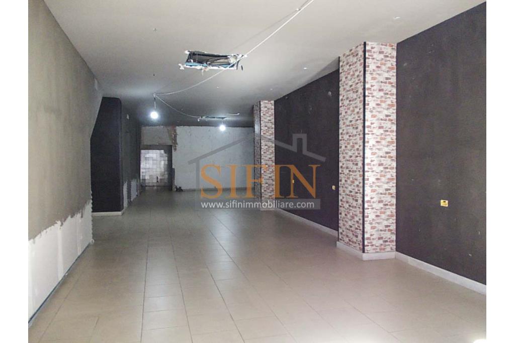 Locale Commerciale - Grottaminarda, in zona centralissima, C/so V. Veneto, in prossimit di piazza XVI marzo, proponiamo in locazione locale commerciale di mq. 160,00 ca.