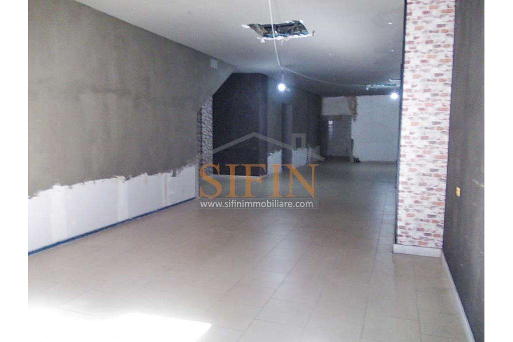 Locale Commerciale - Grottaminarda, in zona centralissima, C/so V. Veneto, in prossimit di piazza XVI marzo, proponiamo in locazione locale commerciale di mq. 160,00 ca.