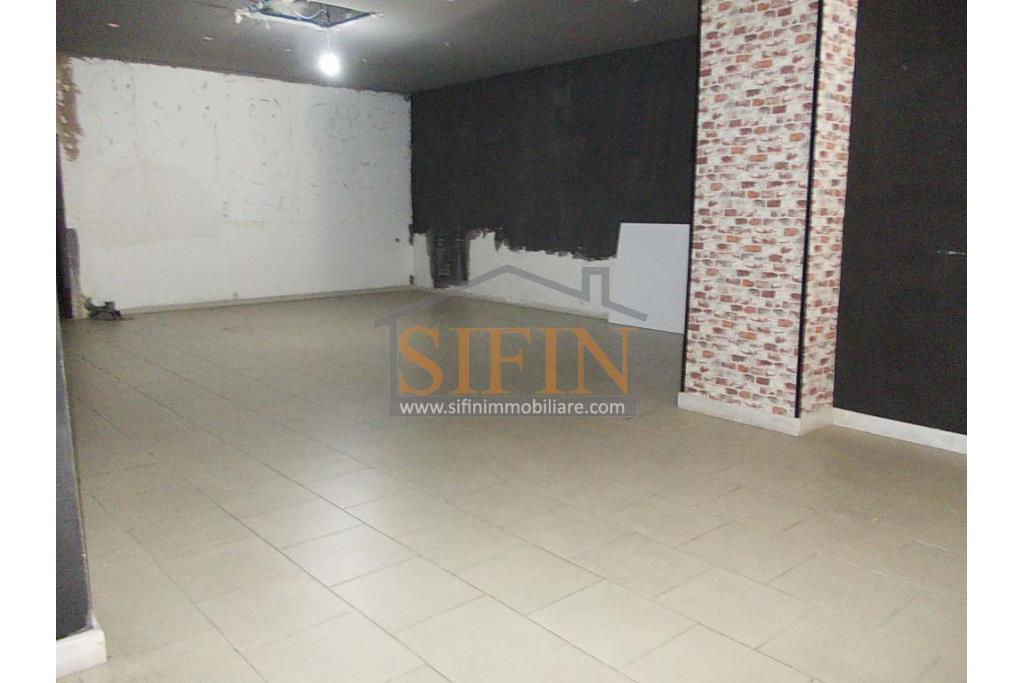 Locale Commerciale - Grottaminarda, in zona centralissima, C/so V. Veneto, in prossimit di piazza XVI marzo, proponiamo in locazione locale commerciale di mq. 160,00 ca.