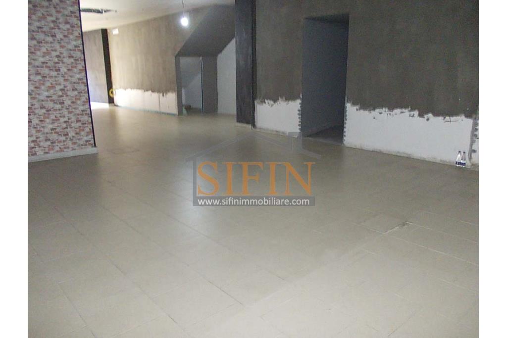 Locale Commerciale - Grottaminarda, in zona centralissima, C/so V. Veneto, in prossimit di piazza XVI marzo, proponiamo in locazione locale commerciale di mq. 160,00 ca.