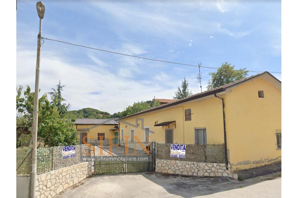 Casa indipendente - Trevico (AV), alla via San Vito, in prossimit della chiesetta dell'omonimo Santo, proponiamo in vendita casa indipendente di complessivi mq. 120,00 oltre corte condominiale di mq. 300,00