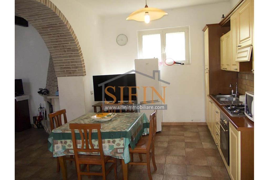 Casa indipendente - Trevico (AV), alla via San Vito, in prossimit della chiesetta dell'omonimo Santo, proponiamo in vendita casa indipendente di complessivi mq. 120,00 oltre corte condominiale di mq. 300,00