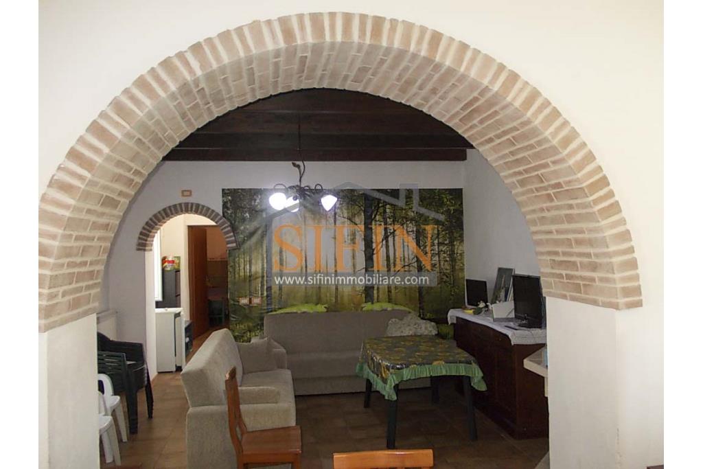 Casa indipendente - Trevico (AV), alla via San Vito, in prossimit della chiesetta dell'omonimo Santo, proponiamo in vendita casa indipendente di complessivi mq. 120,00 oltre corte condominiale di mq. 300,00