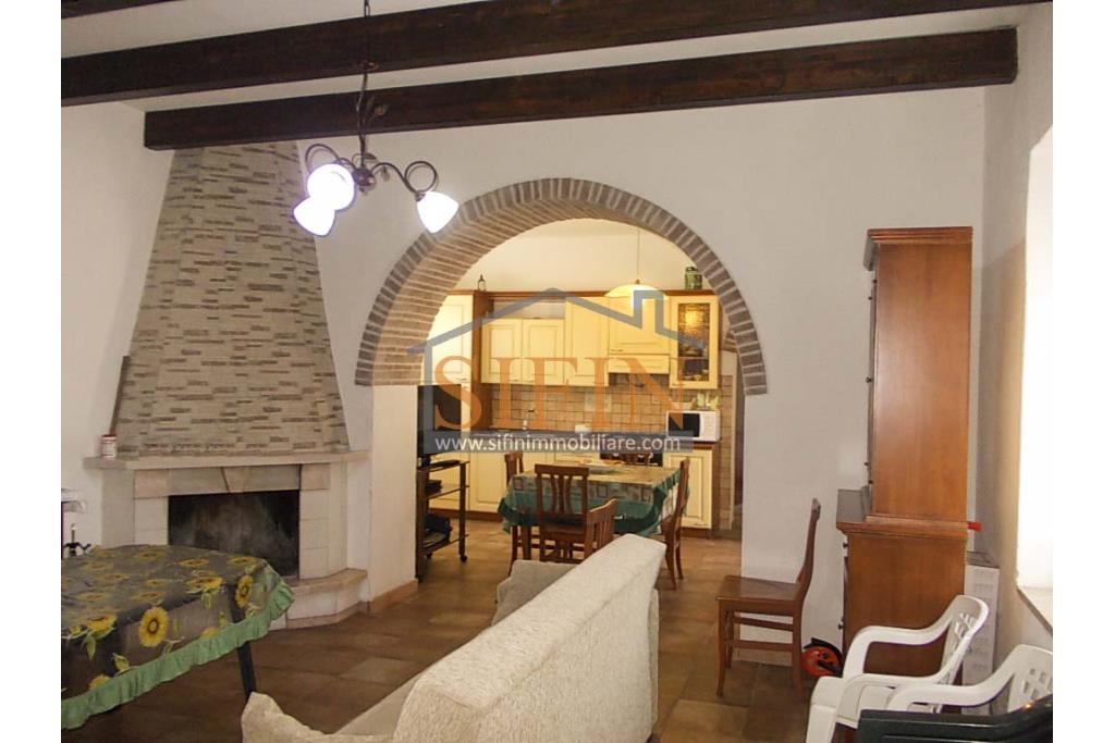 Casa indipendente - Trevico (AV), alla via San Vito, in prossimit della chiesetta dell'omonimo Santo, proponiamo in vendita casa indipendente di complessivi mq. 120,00 oltre corte condominiale di mq. 300,00