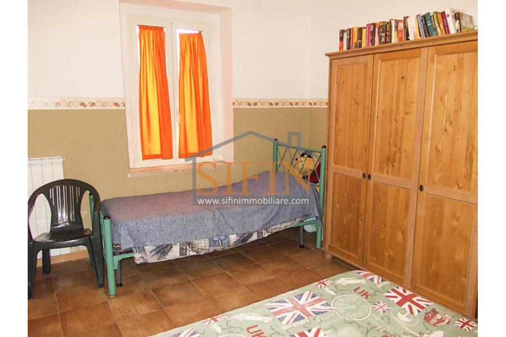 Casa indipendente - Trevico (AV), alla via San Vito, in prossimit della chiesetta dell'omonimo Santo, proponiamo in vendita casa indipendente di complessivi mq. 120,00 oltre corte condominiale di mq. 300,00