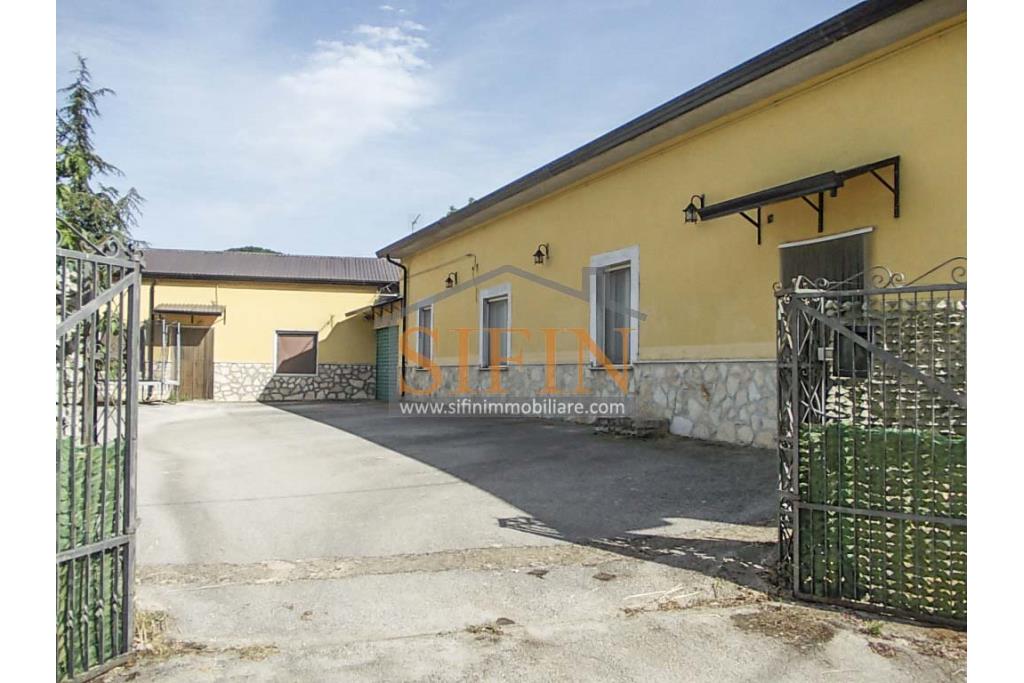 Casa indipendente - Trevico (AV), alla via San Vito, in prossimit della chiesetta dell'omonimo Santo, proponiamo in vendita casa indipendente di complessivi mq. 120,00 oltre corte condominiale di mq. 300,00