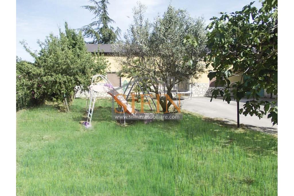 Casa indipendente - Trevico (AV), alla via San Vito, in prossimit della chiesetta dell'omonimo Santo, proponiamo in vendita casa indipendente di complessivi mq. 120,00 oltre corte condominiale di mq. 300,00