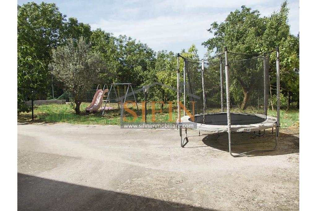 Casa indipendente - Trevico (AV), alla via San Vito, in prossimit della chiesetta dell'omonimo Santo, proponiamo in vendita casa indipendente di complessivi mq. 120,00 oltre corte condominiale di mq. 300,00