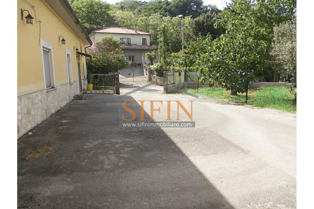 Casa indipendente - Trevico (AV), alla via San Vito, in prossimit della chiesetta dell'omonimo Santo, proponiamo in vendita casa indipendente di complessivi mq. 120,00 oltre corte condominiale di mq. 300,00