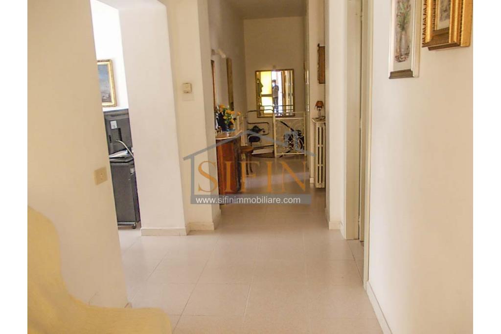 Appartamento unico livello - Fontanarosa, nel centro storico e a pochi passi dalla piazza, proponiamo in vendita appartamento di mq. 70,00 ca.