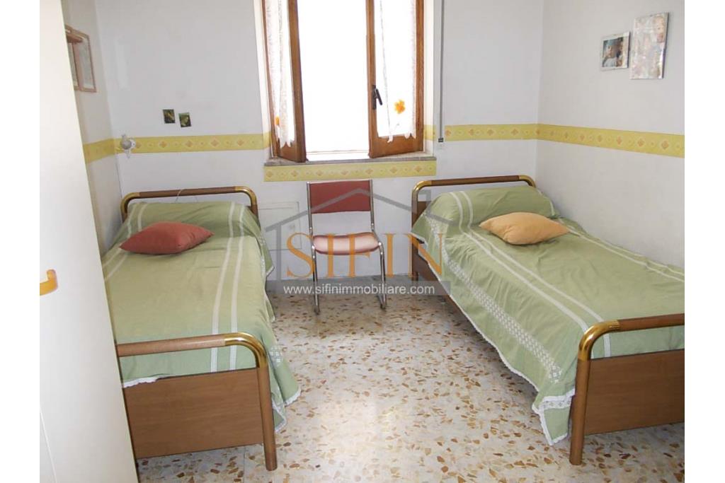 Appartamento unico livello - Fontanarosa, nel centro storico e a pochi passi dalla piazza, proponiamo in vendita appartamento di mq. 70,00 ca.