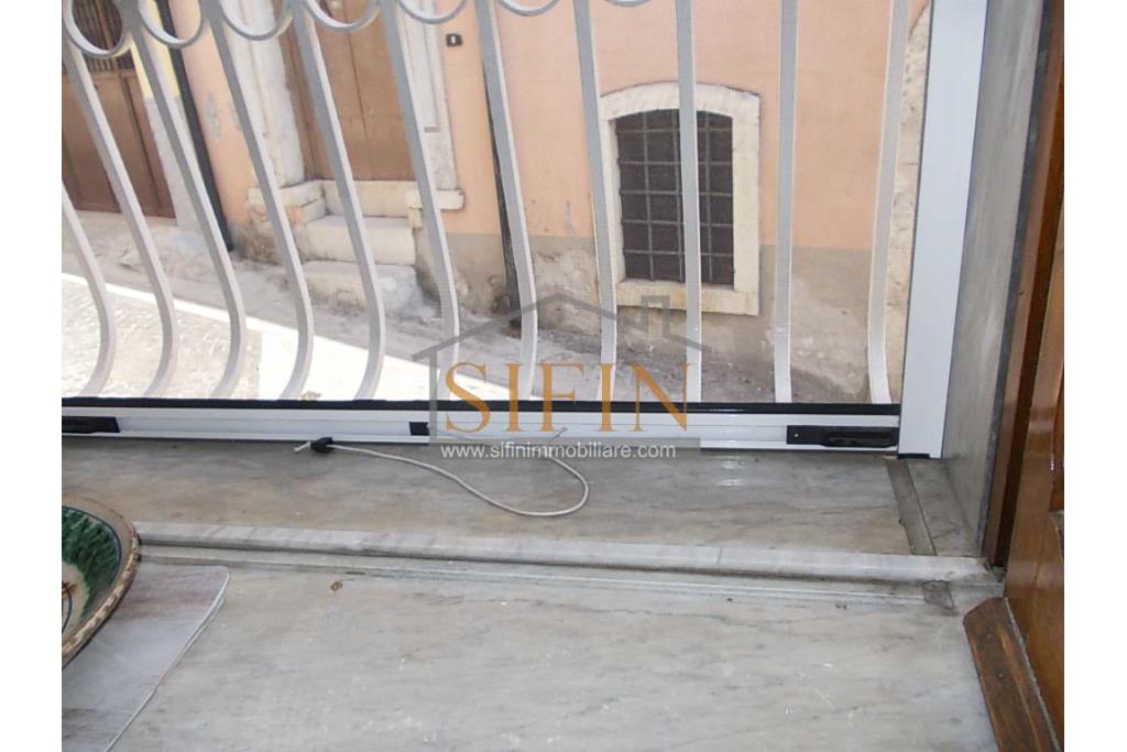 Appartamento unico livello - Fontanarosa, nel centro storico e a pochi passi dalla piazza, proponiamo in vendita appartamento di mq. 70,00 ca.