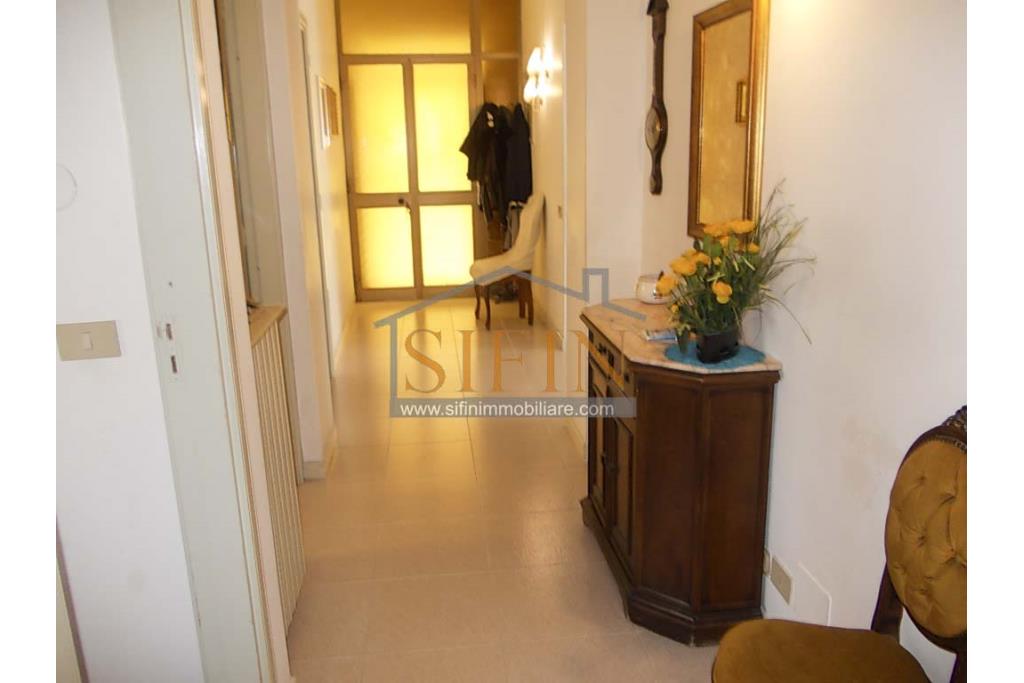 Appartamento unico livello - Fontanarosa, nel centro storico e a pochi passi dalla piazza, proponiamo in vendita appartamento di mq. 70,00 ca.