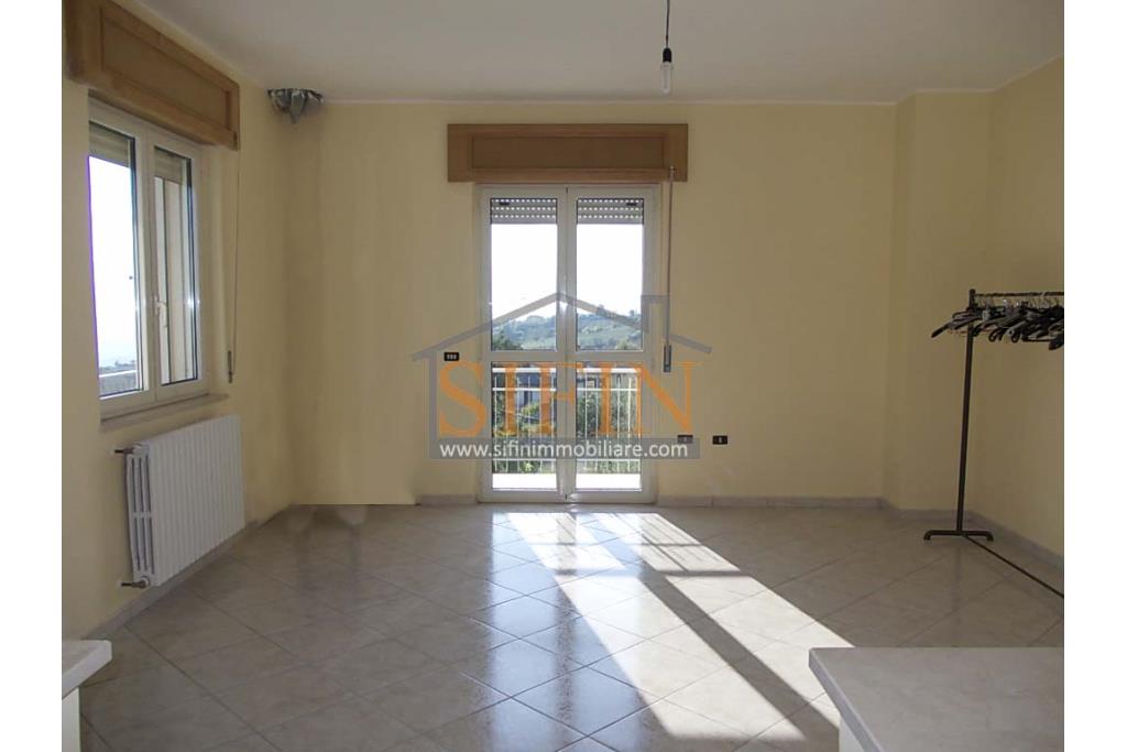 Villa con Giardino - Frigento (AV) lacalit Pagliara via Mattine, a soli 650 metri dal futuro svincolo della Contursi-Lioni-Grottaminarda, proponiamo in vendita villa di mq. 180,00 ca. oltre giardino