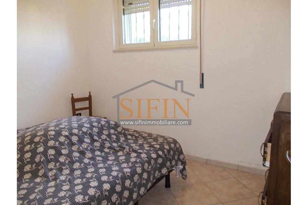 Villa con Giardino - Frigento (AV) lacalit Pagliara via Mattine, a soli 650 metri dal futuro svincolo della Contursi-Lioni-Grottaminarda, proponiamo in vendita villa di mq. 180,00 ca. oltre giardino