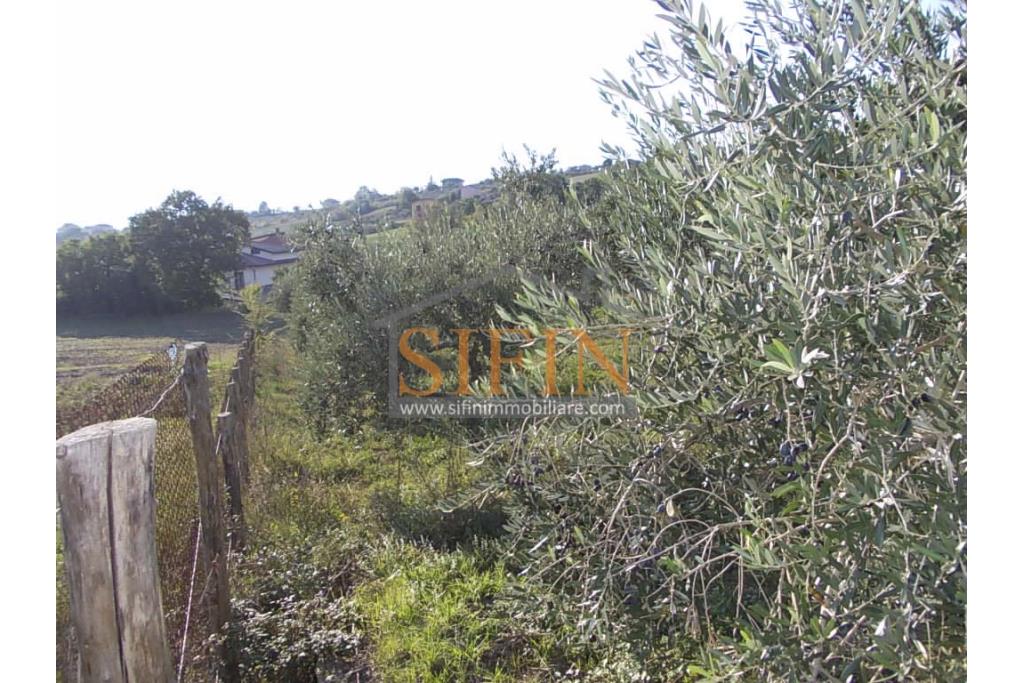Villa con Giardino - Frigento (AV) lacalit Pagliara via Mattine, a soli 650 metri dal futuro svincolo della Contursi-Lioni-Grottaminarda, proponiamo in vendita villa di mq. 180,00 ca. oltre giardino