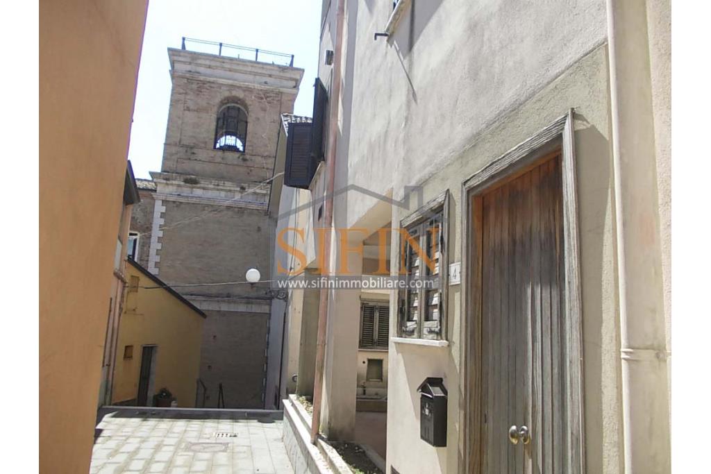 Appartamento con deposito - Appartamento Vendita Carife, Vicolo Zaccagnini, a ridosso della centralissima Piazza San Giovanni, di mq. 55,00 ca. oltre deposito/tavernetta