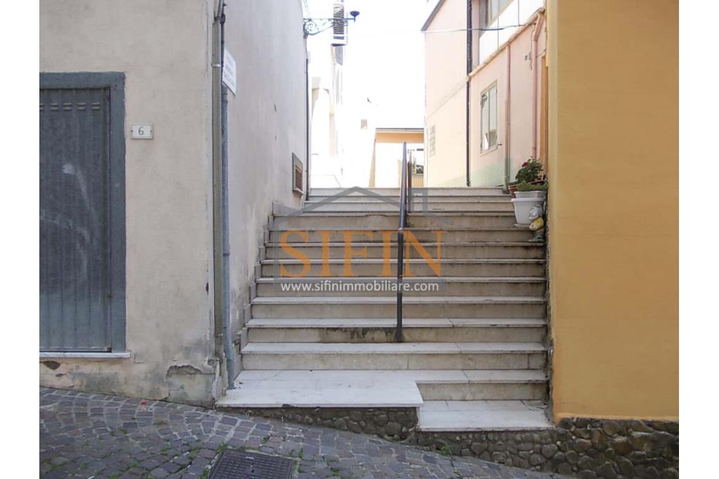 Appartamento con deposito - Appartamento Vendita Carife, Vicolo Zaccagnini, a ridosso della centralissima Piazza San Giovanni, di mq. 55,00 ca. oltre deposito/tavernetta