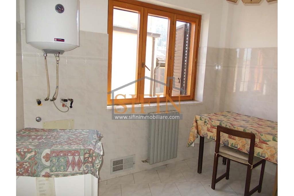 Appartamento con deposito - Appartamento Vendita Carife, Vicolo Zaccagnini, a ridosso della centralissima Piazza San Giovanni, di mq. 55,00 ca. oltre deposito/tavernetta
