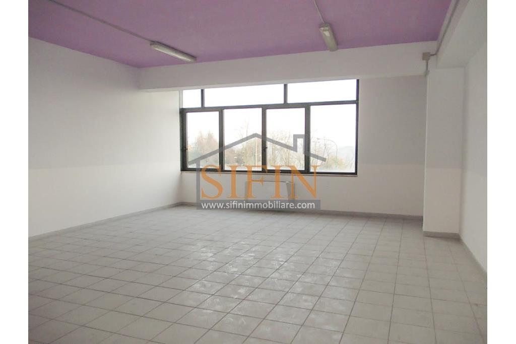 Locale di mq. 700,00 - Ariano Irpino (AV), via Fontananuova, in prossimit del supermercato PAM, proponiamo in locazione locale di mq. 700,00 ca. con ampio parcheggio