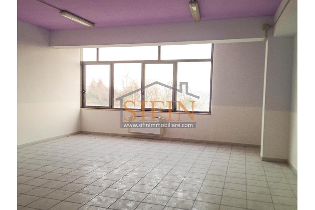 Locale di mq. 700,00 - Ariano Irpino (AV), via Fontananuova, in prossimit del supermercato PAM, proponiamo in locazione locale di mq. 700,00 ca. con ampio parcheggio
