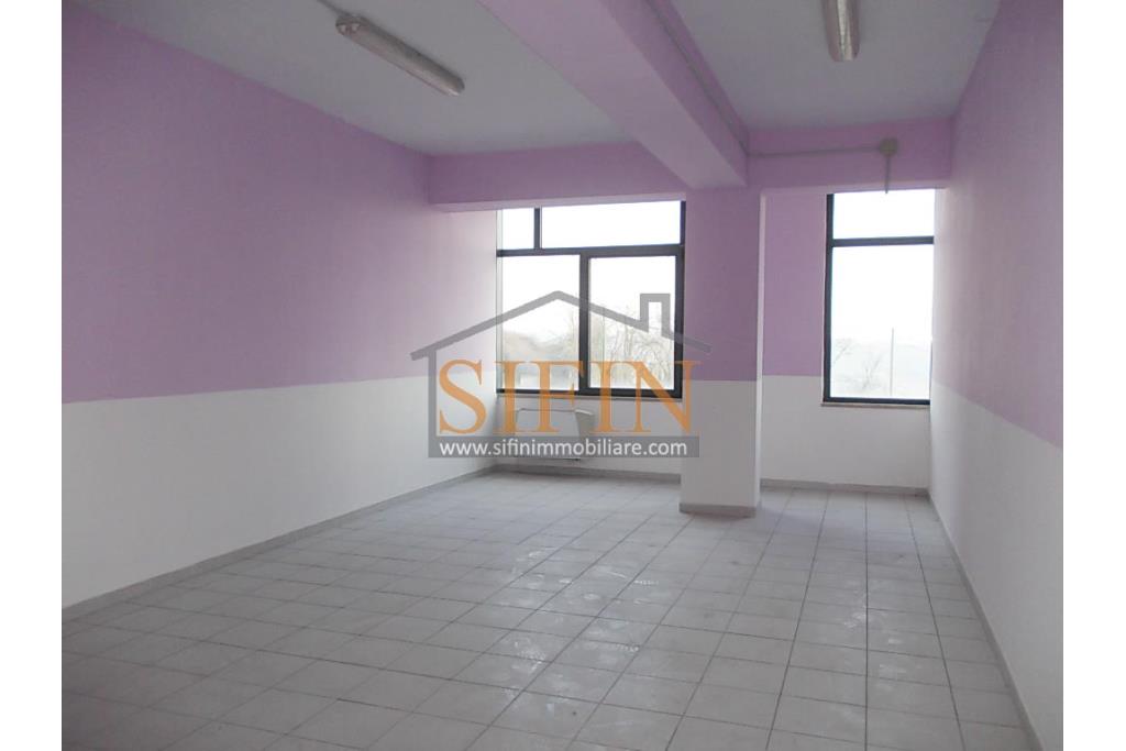 Locale di mq. 700,00 - Ariano Irpino (AV), via Fontananuova, in prossimit del supermercato PAM, proponiamo in locazione locale di mq. 700,00 ca. con ampio parcheggio