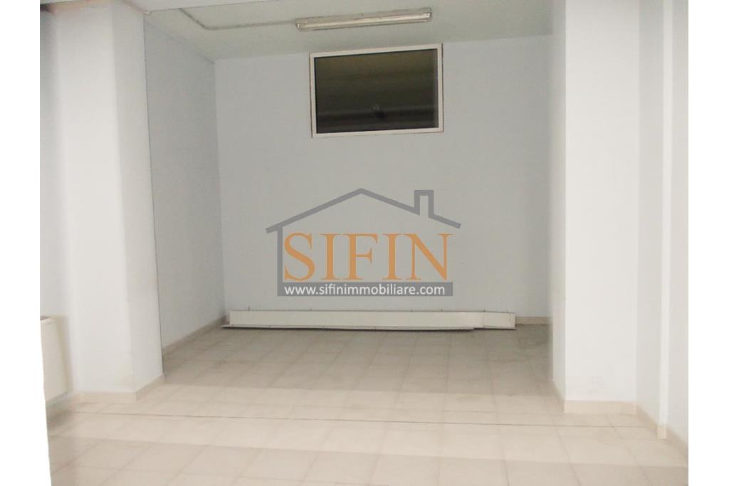 Locale di mq. 700,00 - Ariano Irpino (AV), via Fontananuova, in prossimit del supermercato PAM, proponiamo in locazione locale di mq. 700,00 ca. con ampio parcheggio
