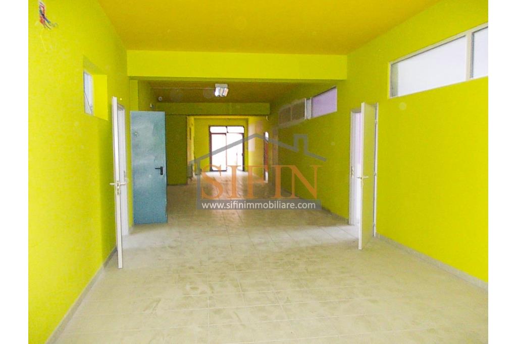 Locale di mq. 700,00 - Ariano Irpino (AV), via Fontananuova, in prossimit del supermercato PAM, proponiamo in locazione locale di mq. 700,00 ca. con ampio parcheggio