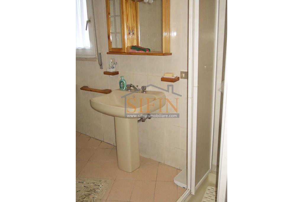 Appartamento indipendente - San Sossio Baronia (AV) via Aniello Coppola, (adiacente piazza Tre Cannelle) proponiamo in vendita appartamento di complessivi mq. 85,00, con ingresso indipendente